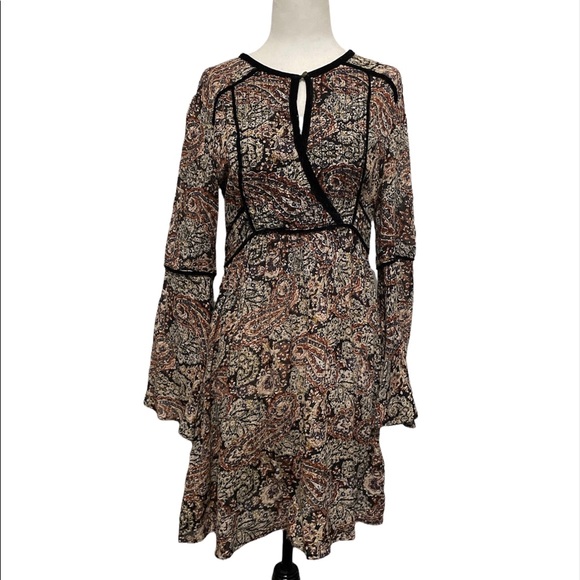 Paisley boho bell sleeve wrap dress with velvet trim - Picture 4 of 16